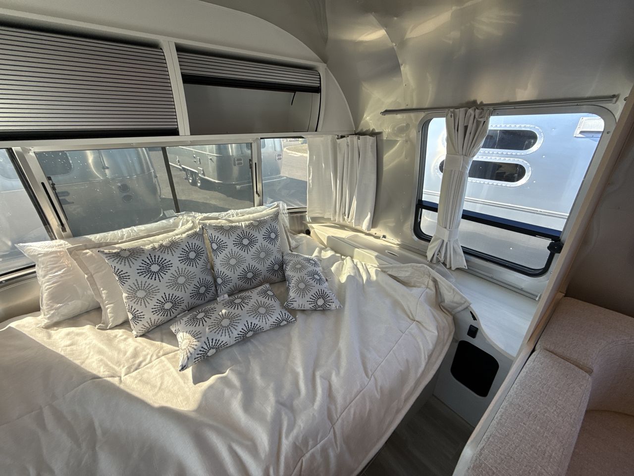 2026 Airstream 22FB Base