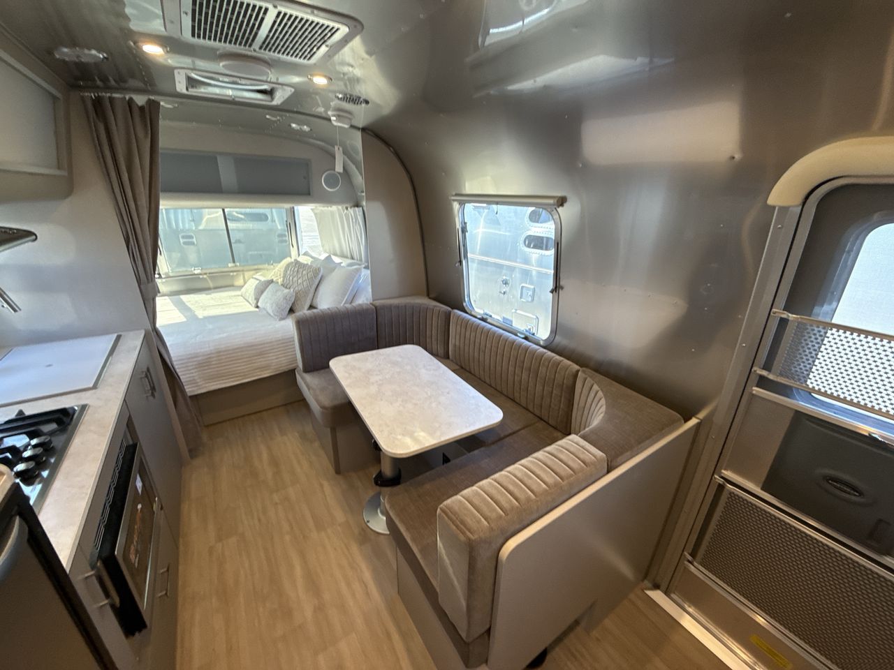 2026 Airstream 22FB Base