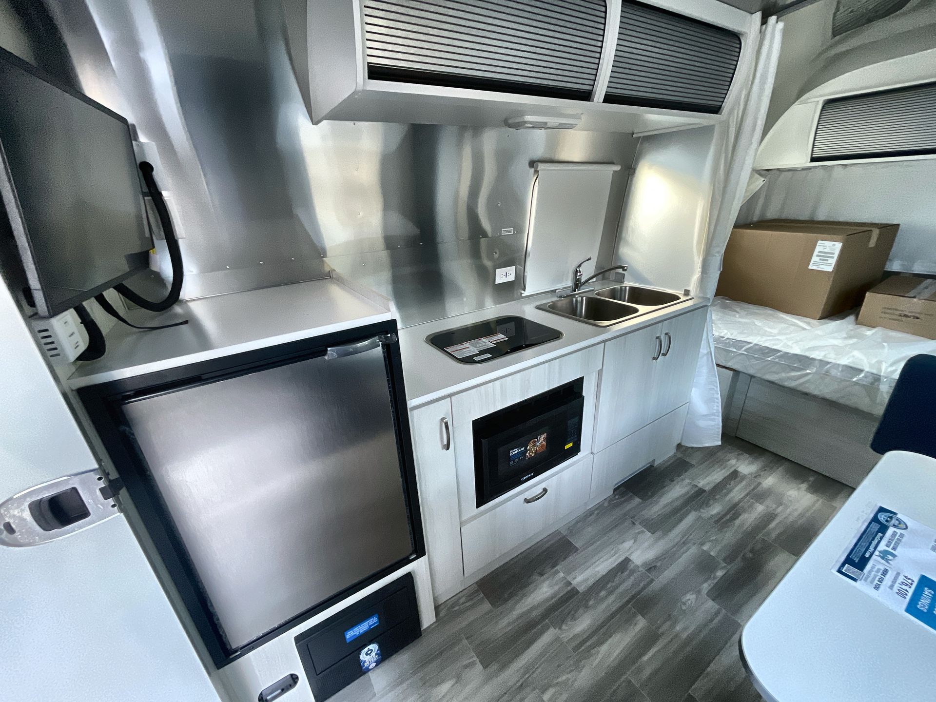 2026 Airstream 22FB Base