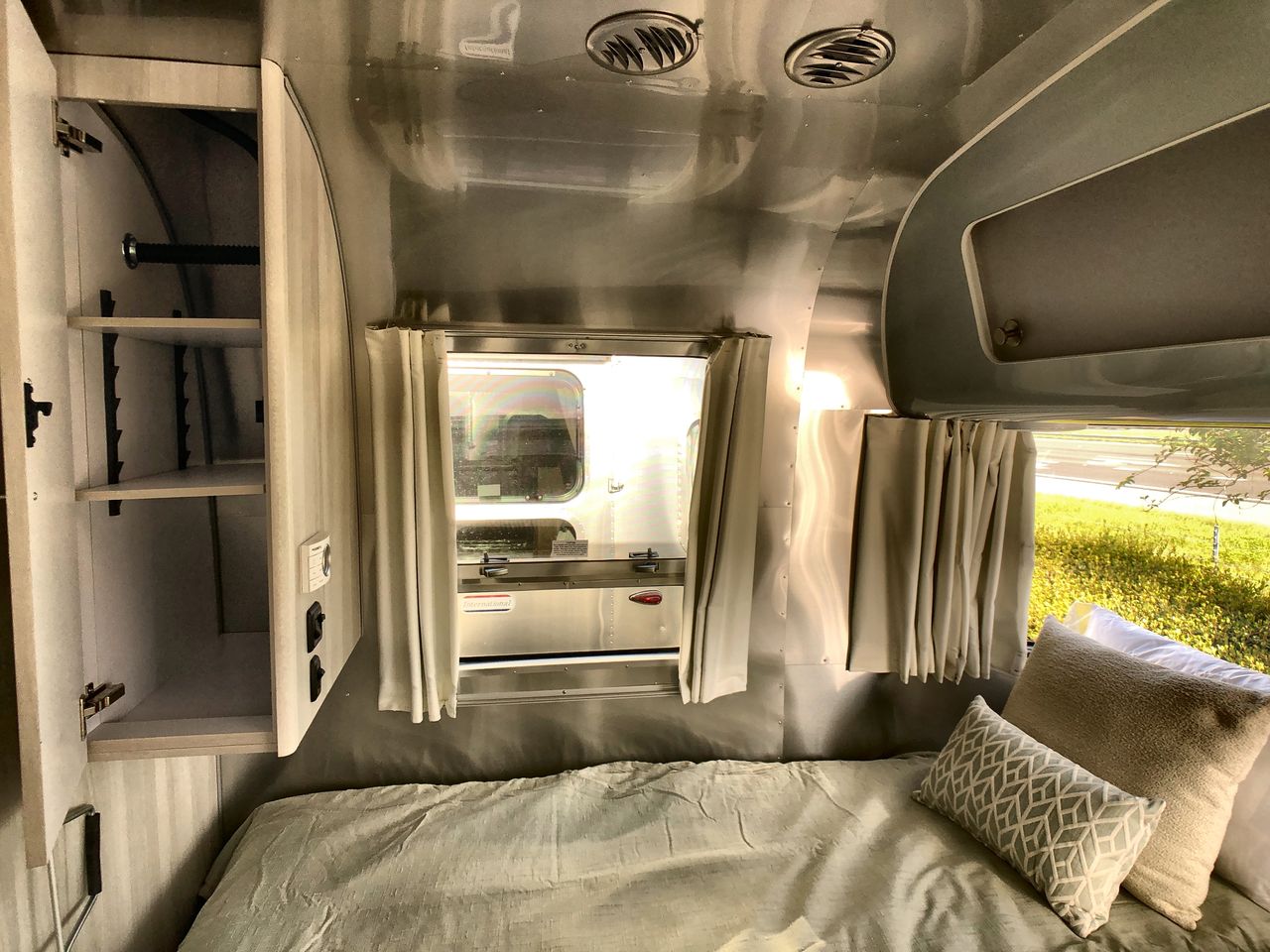 2026 Airstream 28RBT Base