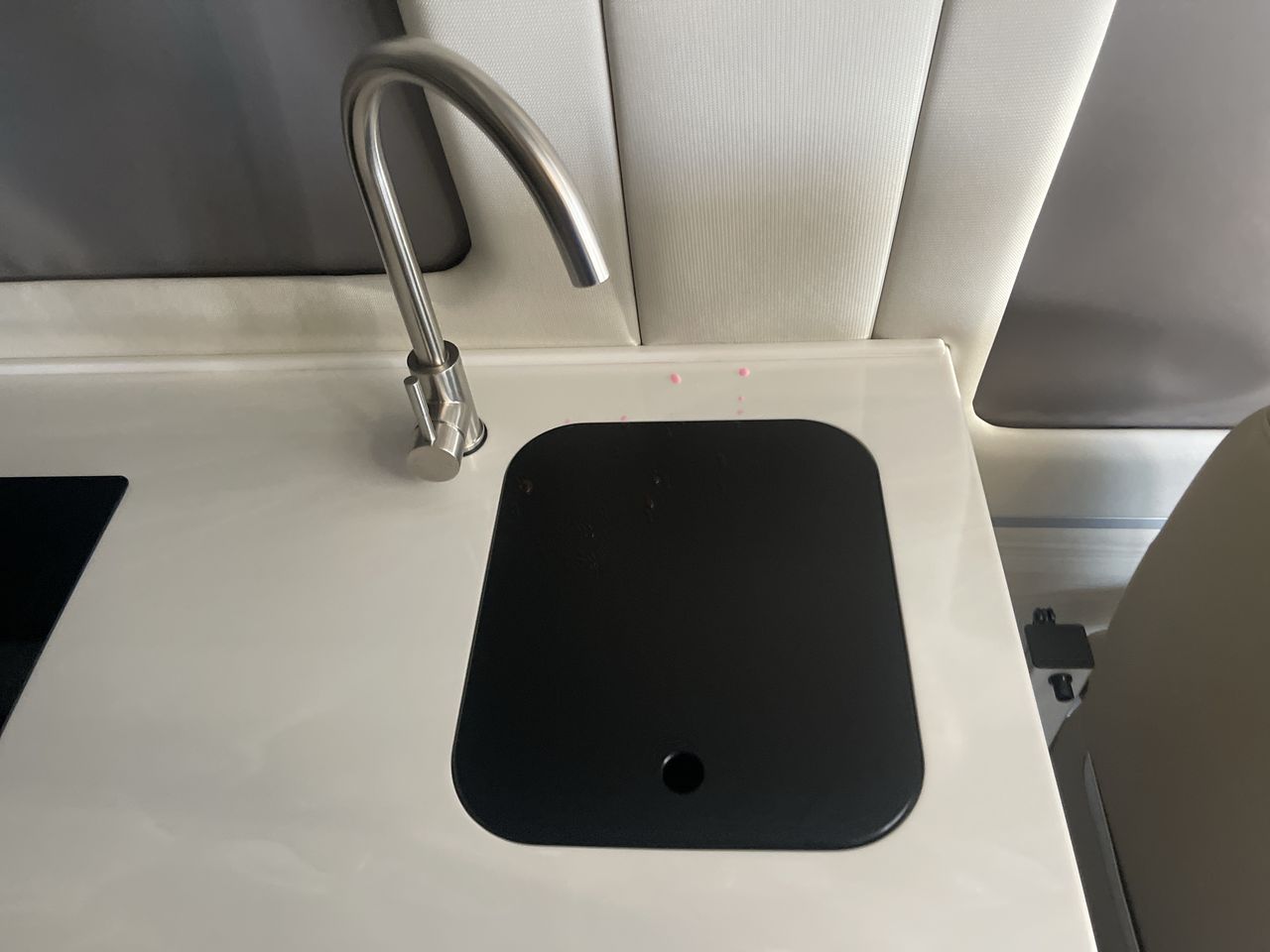 2026 Airstream 24GL 4x2 Passenger Base