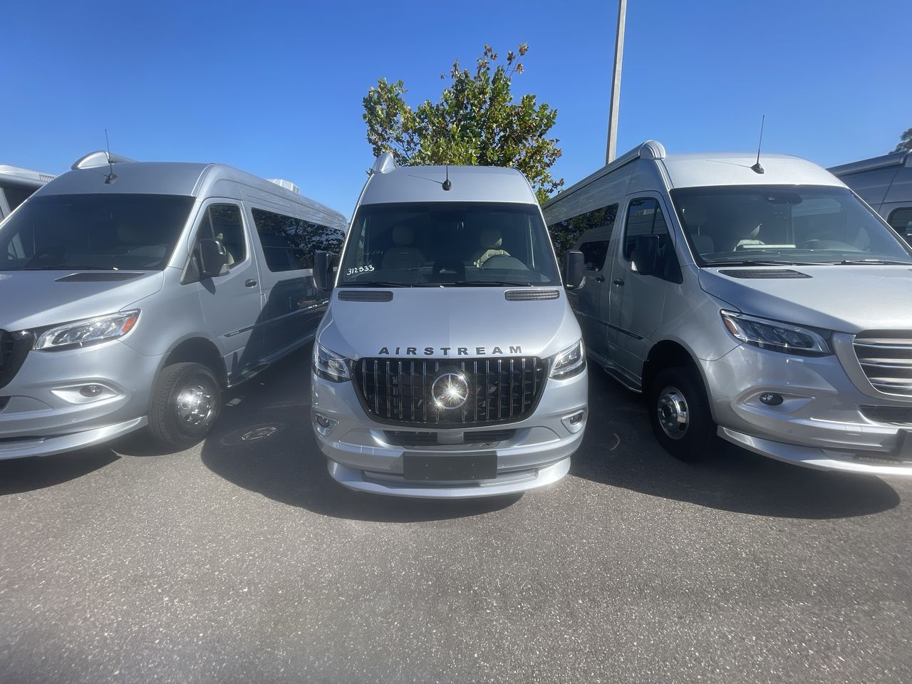 2026 Airstream 24GL 4x2 Passenger Base