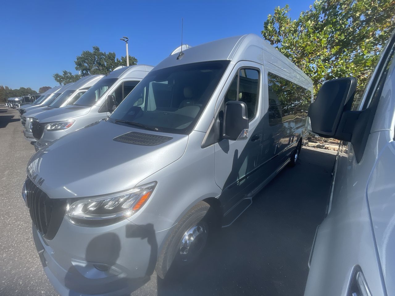 2026 Airstream 24GL 4x2 Passenger Base