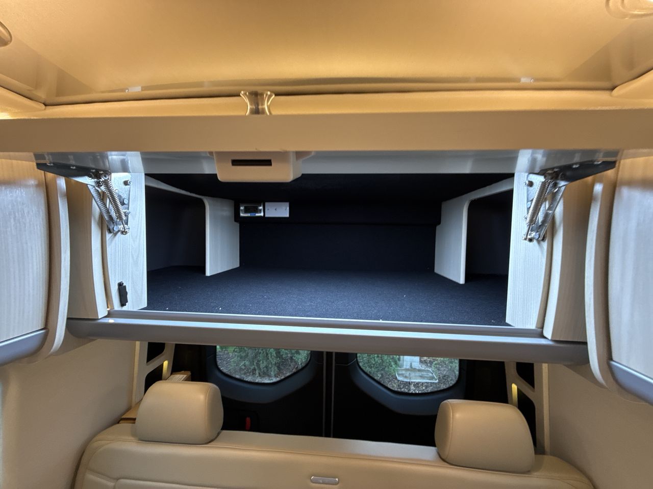 2026 Airstream 24GL 4x2 Passenger Base