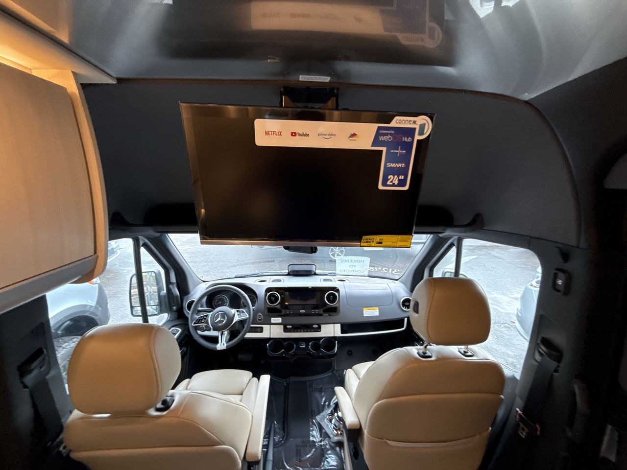 2026 Airstream 24GL 4x2 Passenger Base