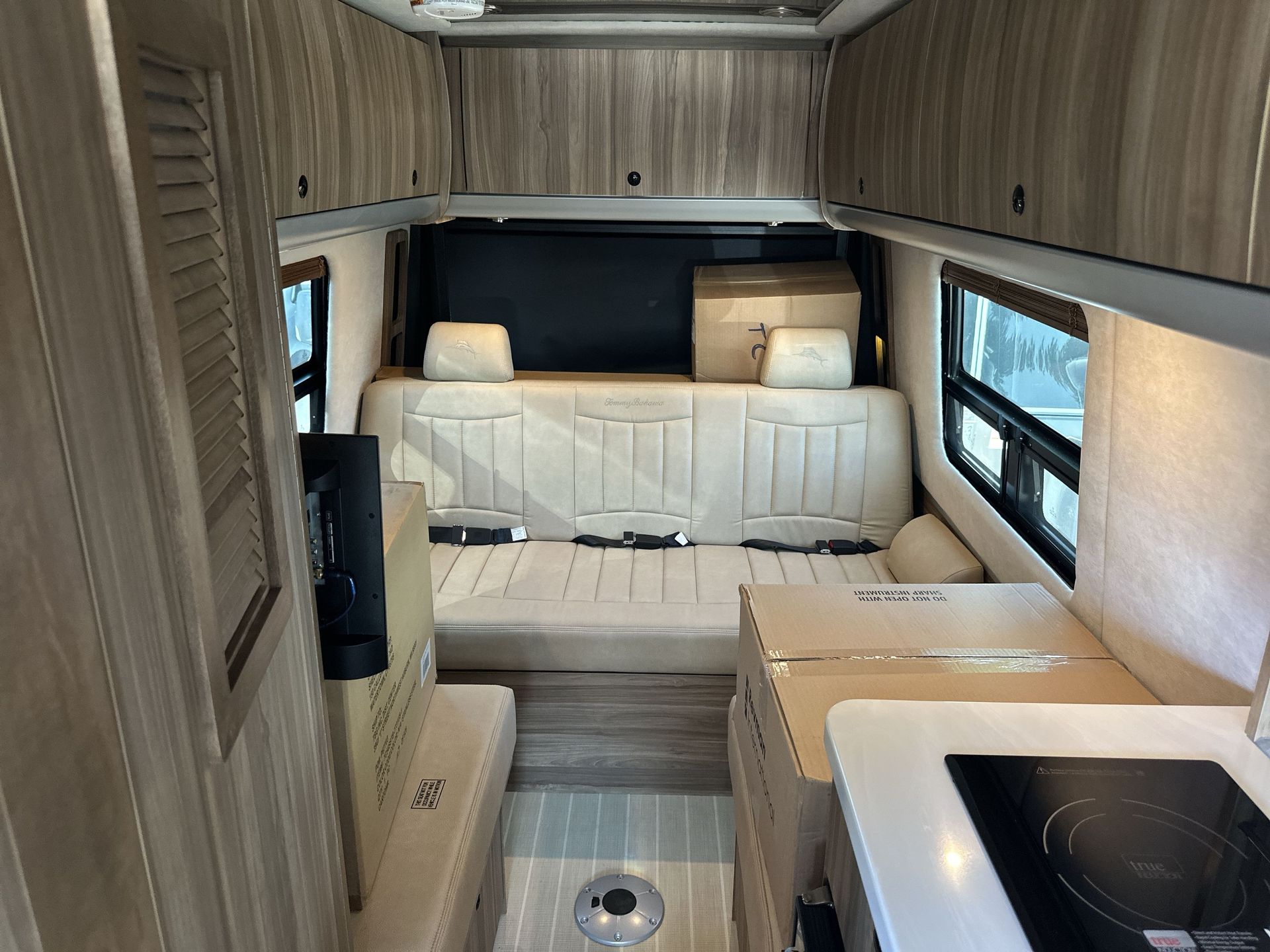 2026 Airstream 24GL Tommy Bahama Base