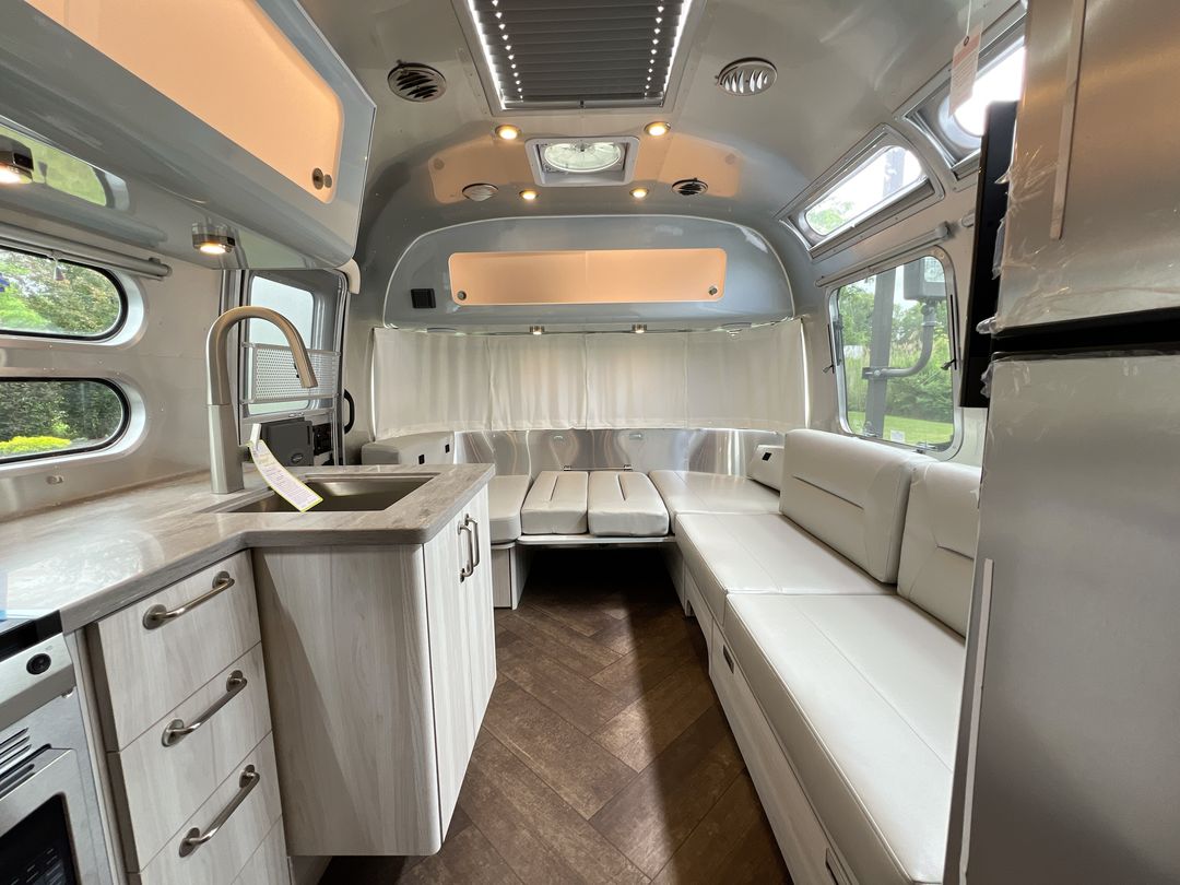 2025 Airstream 27FBT Base