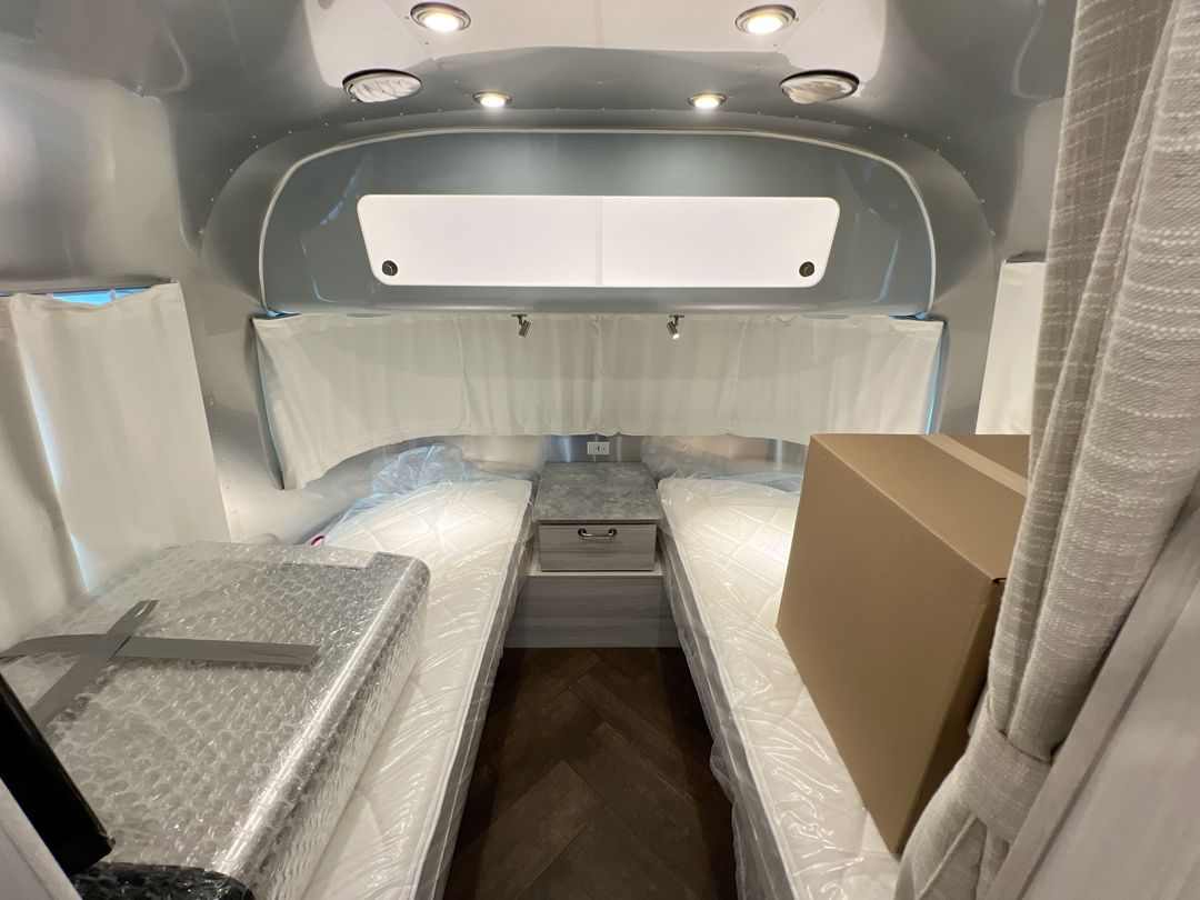 2025 Airstream 27FBT Base