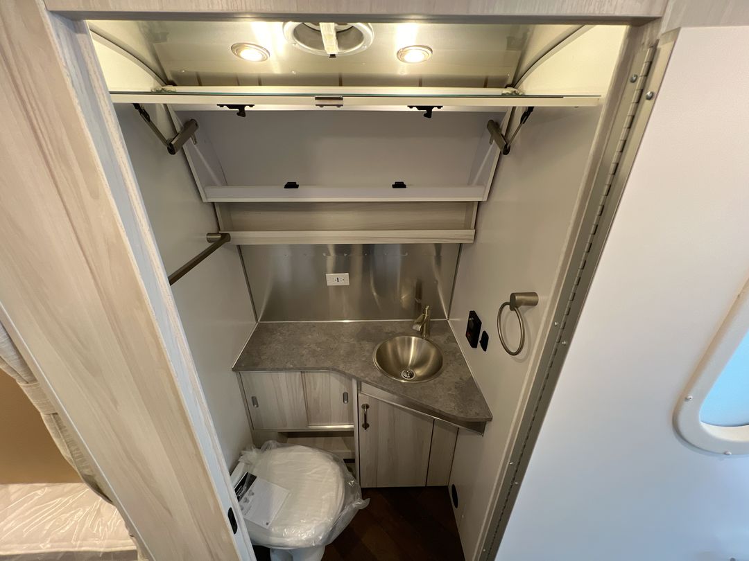 2025 Airstream 27FBT Base