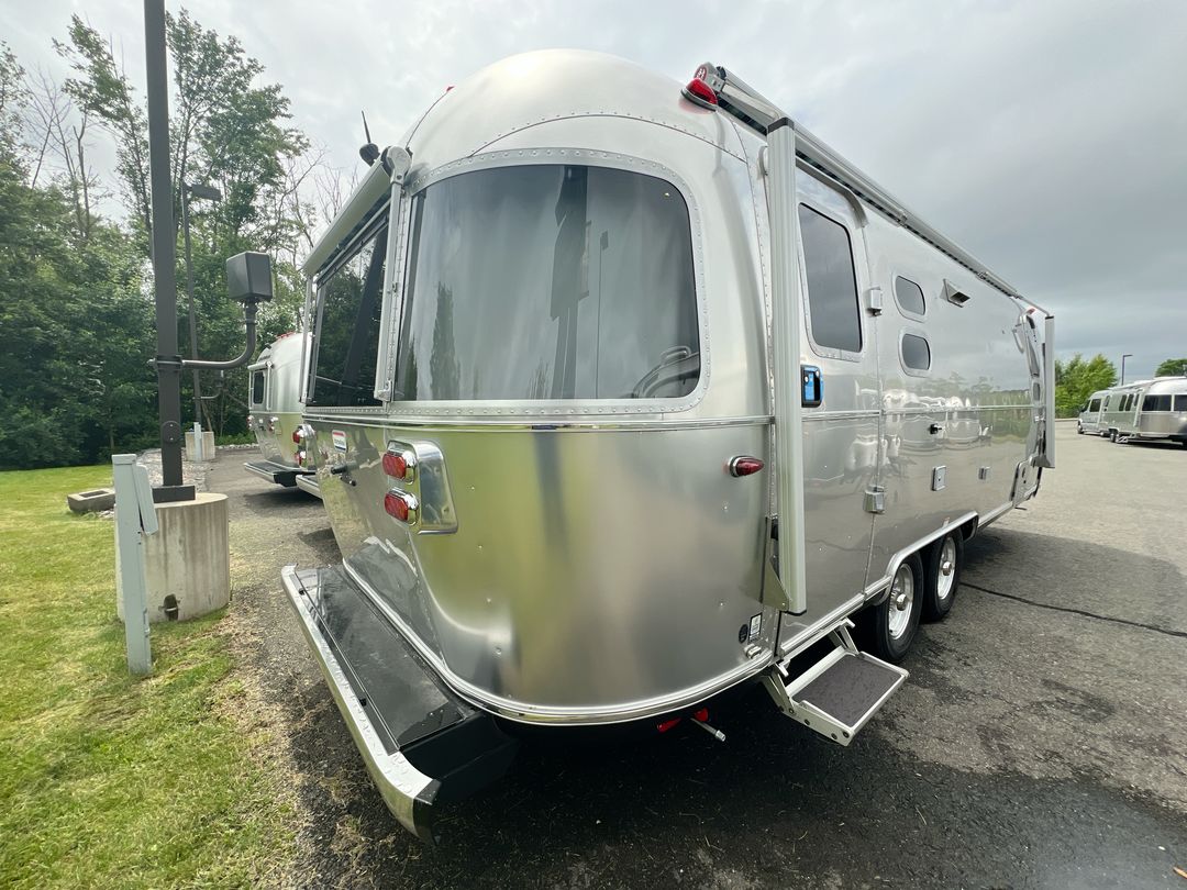 2025 Airstream 27FBT Base