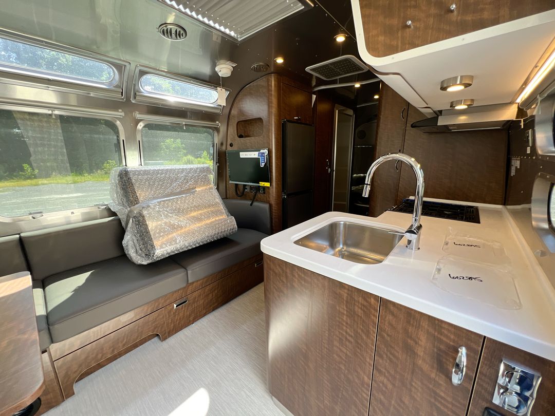 2025 Airstream 25FBQ Base