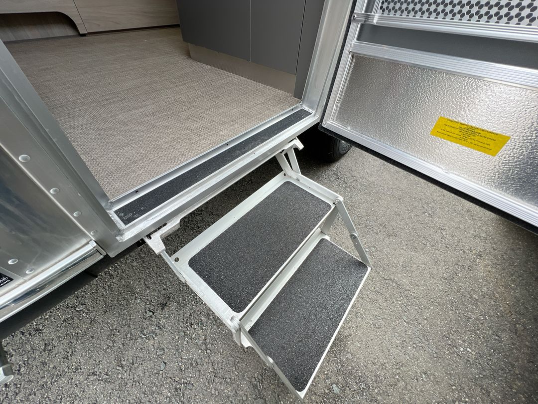 2025 Airstream 25FBQ Base