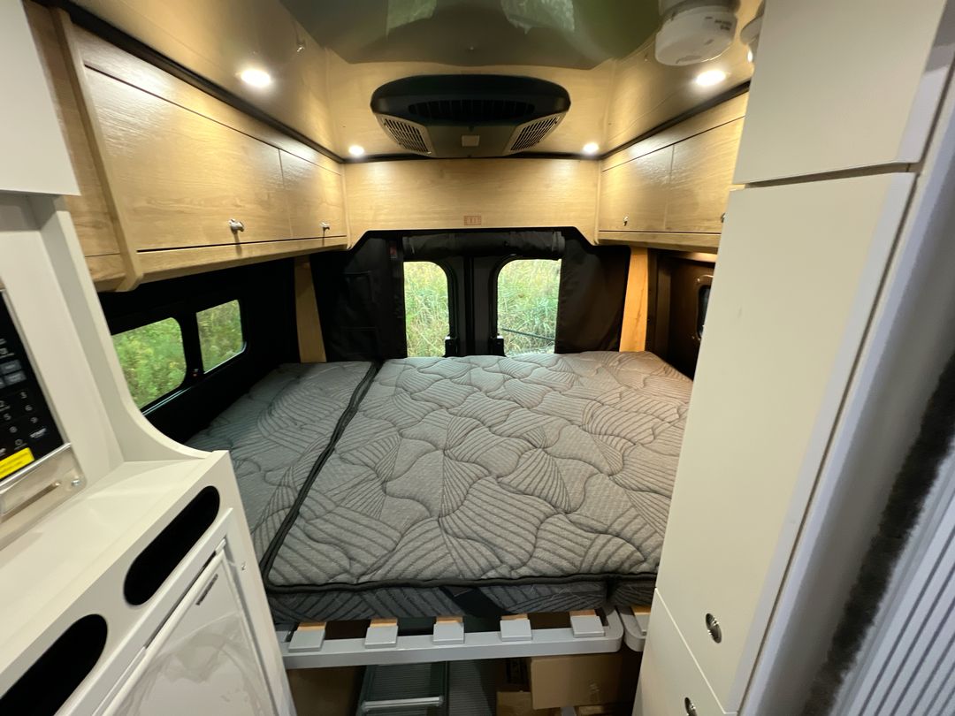 2026 Airstream Rangeline Base