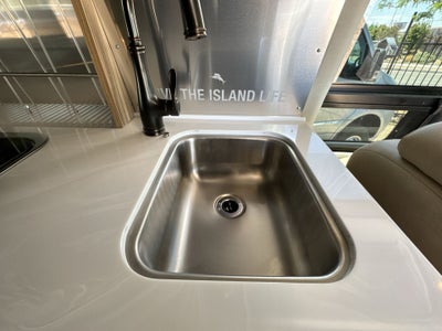 2025 Airstream 24 GL Base